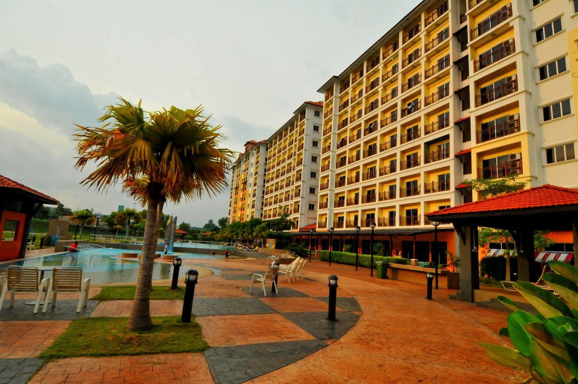 Bukit Merah Laketown Resort Taiping Exteriör bild